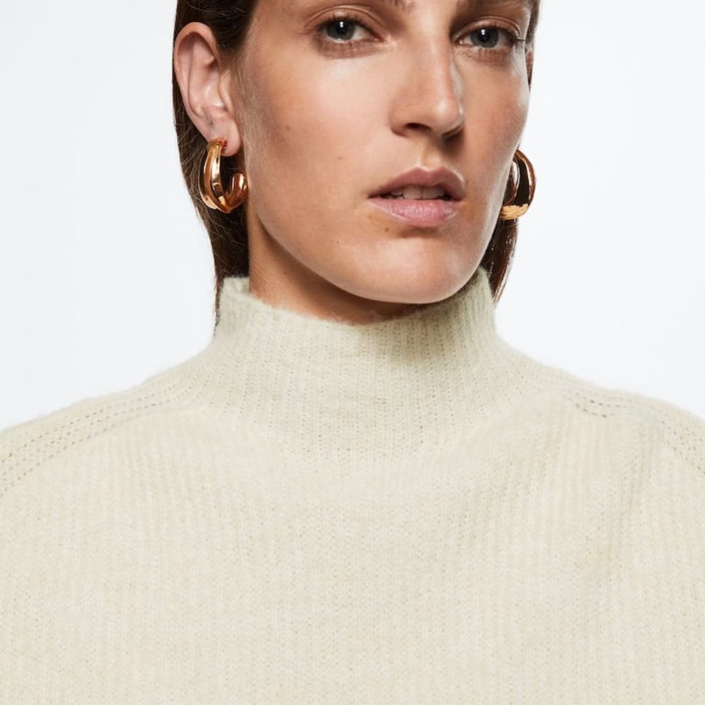 High collar sweater